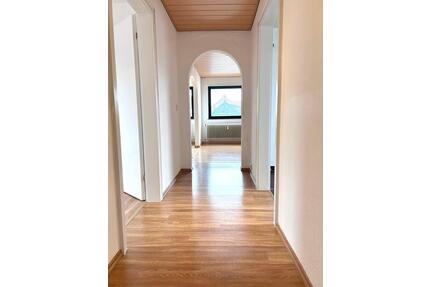 Teilsanierte Dachgeschosswohnung in Dudweiler zu vermieten - Illingen