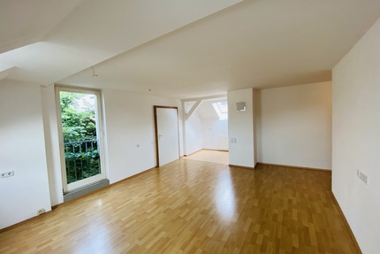 Mit Aufzug! Schicke 3 Raum Wohnung mit Dusche und Wanne im Zentrum von Gera.