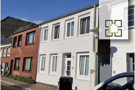 Glückstadt: Sehr gepflegtes, vermietetes Zweifamilienhaus in historischer Innenstadt