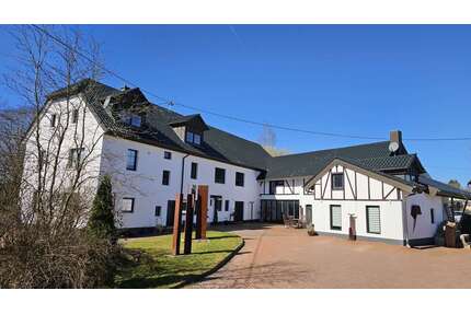 Haus zum Kaufen in Ziegenhain 1.850.000,00 € 350 m²