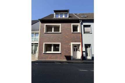 Haus zum Kaufen in Krefeld-Hüls 285.000,00 € 129 m²