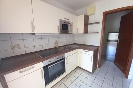 geräumiges Single-Apartment mit Balkon, Einbauküche und Aufzug im Haus, am Mannichswalder Platz - Crimmitschau
