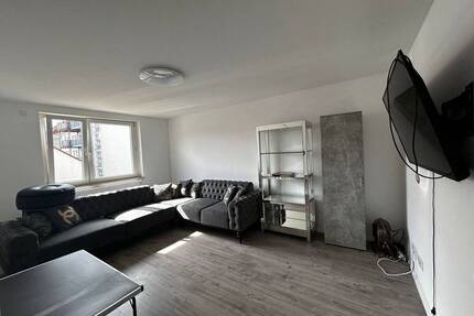 Zwei nebeneinanderliegende, frisch sanierte 2-Zimmer-Wohnungen auf gleicher Etage im Süden Nürnbergs