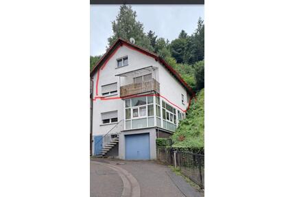 Eine Haushälfte mit Garage und Grundstück wird vermietet. - Albersweiler