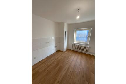 Sanierte 2 Zimmer Wohnung zum wohl fühlen. - Kiel Ellerbek