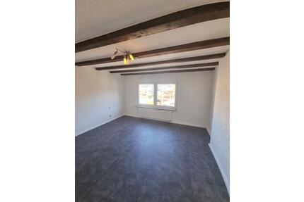 Helle 2,5 Zimmer Etagenwohnung mit Terrasse - Kordel