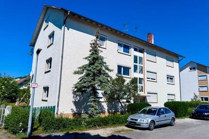3-Zimmer-Wohnung mit großem Balkon, 2 Garagen und 2 Stellplätzen - Rielasingen-Worblingen