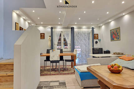 Teilrenoviertes Wohnhaus mit Werkstatt und Nebengebäude - Boms