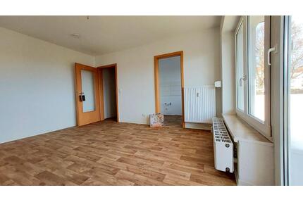 Sehr schöne 2-Raum-WE mit großem Balkon! zentral gelegen - Hohenstein-Ernstthal