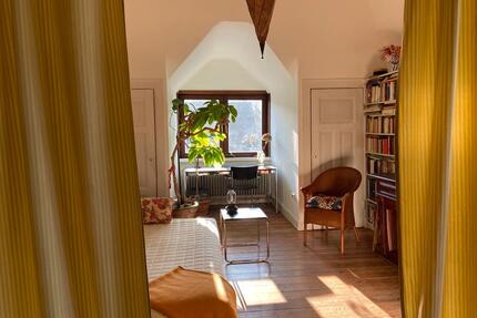 Blankenese, möbliertes Zimmer bis Ende Mai an 1 Untermieterin - Hamburg Altona