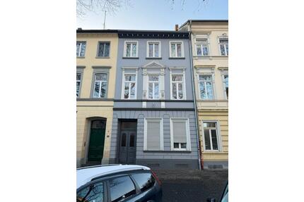 Ideal für Pendler - Charmante EG-Wohnung mit Terrasse, Krefeld