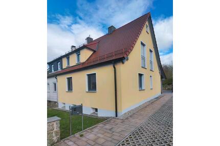 Kernsanierte DHH | EBK | Garage + Doppelcarport | 105 m - Erbendorf Pfaben