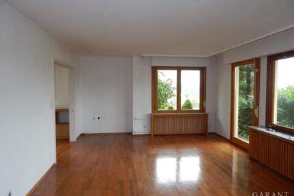 Großes Grundstück, excellente Aussichtslage, Mehrfamilienhaus und Doppelgarage - Neckartenzlingen