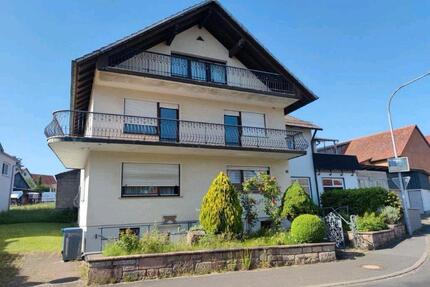 Mehrfamilienhaus mit Werkstatt, 3 Garagen & Baugrundstück - Oberleichtersbach