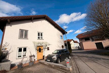 Einfamilienhaus zu vermieten - 1.400,00&nbsp;EUR Kaltmiete, ca.&nbsp; 141,00&nbsp;m&sup2; in Bayerbach (PLZ: 94137)