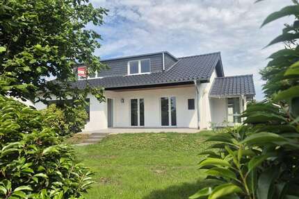 Haus zum Mieten in Rösrath 2.200,00 € 222.8 m²