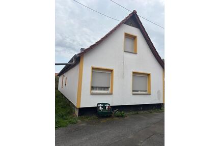 Attraktives Wohnhaus mit Nebengebäuden in ruhiger Dorflage - Mühlhausen (Thüringen)