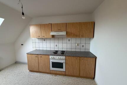 Schöne helle 2-Raum-Dachgeschosswohnung ab sofort zu vermieten! - Altenburg