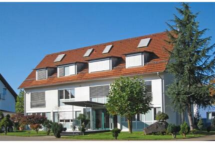 hochwertige helle Wohnung mit Garten, Wintergarten und Terrasse - March