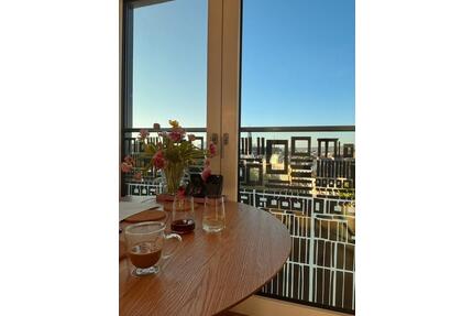 Wohnen über der Kirschblüte: Barrierefreies Skyline-Apartment mit - Bonn