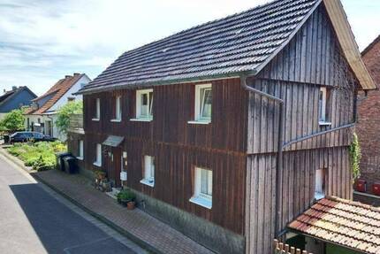 kleines Fachwerkhaus mit massivem Anbau, kleinem, gemütlichen Garten und PKW-Stellplatz in ruhiger Ortsrandlage - Waldkappel Mäckelsdorf