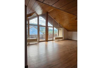 große Dachgeschoss Wohnung mit Blick auf die Berge - Donzdorf