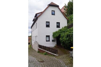 Zweifamilienhaus in Roßtal - 400.000,00&nbsp;EUR Kaufpreis, ca.&nbsp; 180,00&nbsp;m&sup2; in Roßtal (PLZ: 90574)