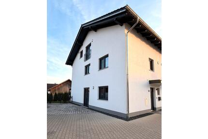 Modernes KfW 55 Reiheneckhaus in Vilsbiburg