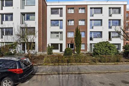 Energetisch sanierte Erdgeschosswohnung mit Terrasse und Tiefgaragenstellplatz - Hamburg Rahlstedt