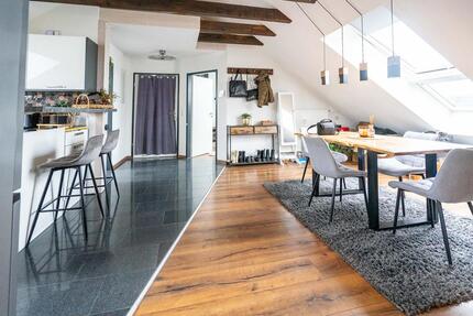 Helle Dachgeschosswohnung mit schönem Sichtgebälk - Altheim (Alb)