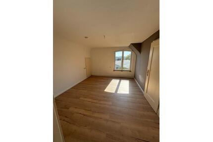 Schöne 3-Zimmerwohnung mit Balkon und Aussicht - Ebersbach an der Fils