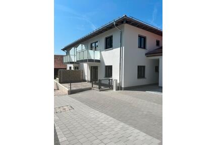 Moderne 3 Zimmer Neubauwohnung im OG mit Balkon - Pyrbaum