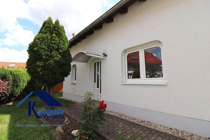 3-Raum-Wohnung im Erdgeschoß - Gartenmitbenutzung und PKW-Stellplätzen zu vermieten - 360° Tour! - Elsteraue