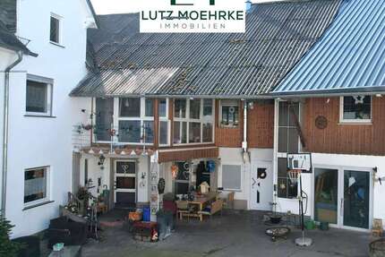 Haus zum Kaufen in Schöffengrund Schwalbach 329.000,00 € 320.78 m² - Schöffengrund / Schwalbach