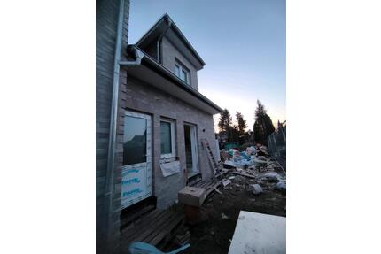 NeubauHaushälfte zu vermieten - 1.150,00&nbsp;EUR Kaltmiete, ca.&nbsp; 80,00&nbsp;m&sup2; in Delmenhorst (PLZ: 27751) Bungerhof