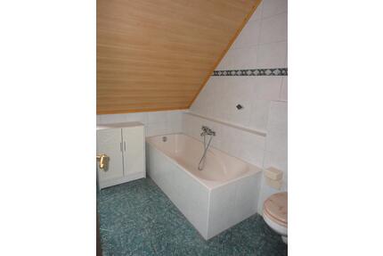 Helle 2-Raum-DG-Wohnung, 60 qm in Bad Bibra zu vermieten