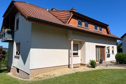 Gepflegtes Zweifamilienhaus in Neuhof bei Fulda