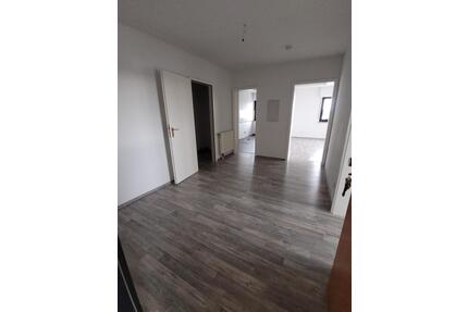 Modern und renoviert! 2 Zi. KDB im DG - ruhige Straße in Hellersen - ideal für Singles und Paare - Lüdenscheid Staberg