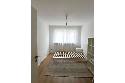 Möbliertes WG-Zimmer mit Balkon | Bahn vor der Tür - Mannheim Fahrlach