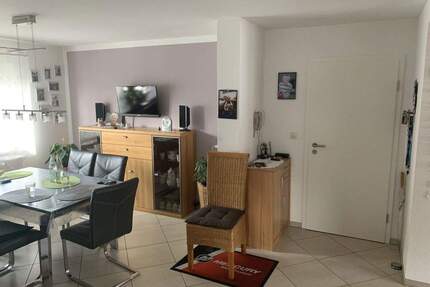 Großzügige 4-Zimmer-Wohnung (ca. 104 m² Wfl., Einbauküche) in ruhiger, zentraler Lage von Lichtenau!