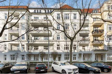 Top-Lage in Hamburg-Winterhude: Traumhafte 4,5-Zimmer-Altbauwohnung mit zwei Balkonen