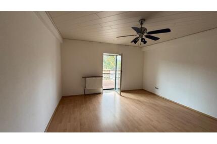 2 Zimmer Wohnung mit Küchenzeile und Balkon zu vermieten - Windorf