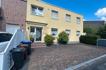2 Wohneinheiten in Toplage - 460.000,00&nbsp;EUR Kaufpreis, ca.&nbsp; 140,00&nbsp;m&sup2; in Bergisch Gladbach (PLZ: 51429) Alt-Frankenforst