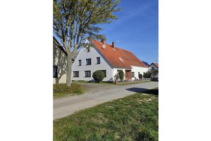 Zweifamilienhaus mit Werkstatt, evtl. Baugrundstück großer Garten - Bad Essen