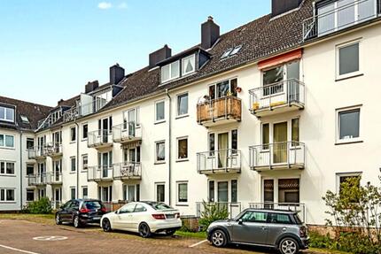 Dachgeschoss 2 Zimmer (52 m²) mit Balkon + zusätzlichem Dachboden (17 m²) – Hamburg 22527