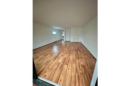 Großzügige 3-Z.-Wohnung mit Wintergarten& Garten für Paare - Halstenbek