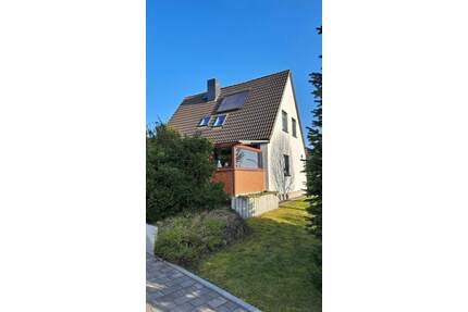 Modernisiert, großzügig, familienfreundlich - Einfamilienhaus mit Gartenparadies und Vollkeller - Uetersen