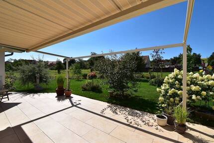 Wunderbare Aussichten... schicke moderne Bungalow-Wohnebene in Top-Ausstattung! - Wutach Ewattingen