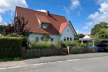 Charmantes Zweifamilienhaus in ruhiger Lage von Isernhagen