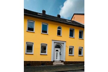 Reihenhaus mit Nebengebäude - 160.000,00&nbsp;EUR Kaufpreis, ca.&nbsp; 180,00&nbsp;m&sup2; in Schöningen (PLZ: 38364)